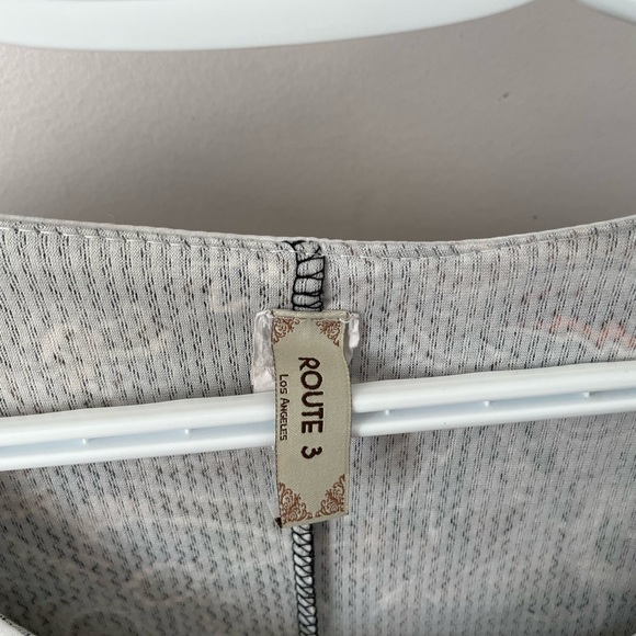 Route 3 dress - Picture 2 of 2